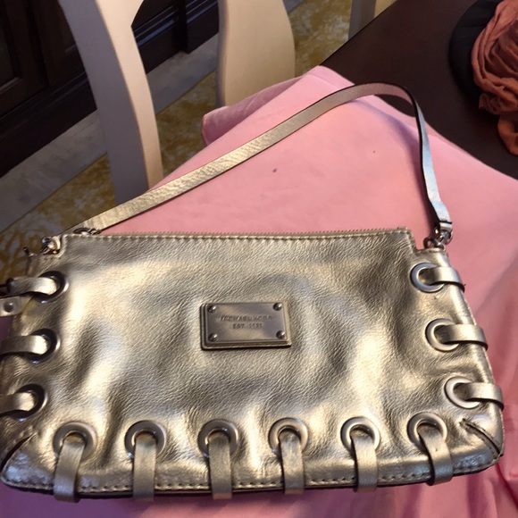 Michael Kors clutch bag. Very nice bag! Gold - Picture 5 of 16